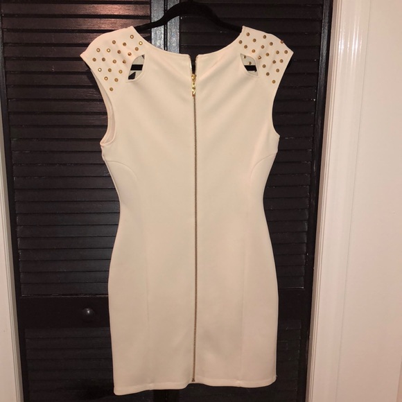 Romeo & Juliet dress gold studs - Picture 4 of 4